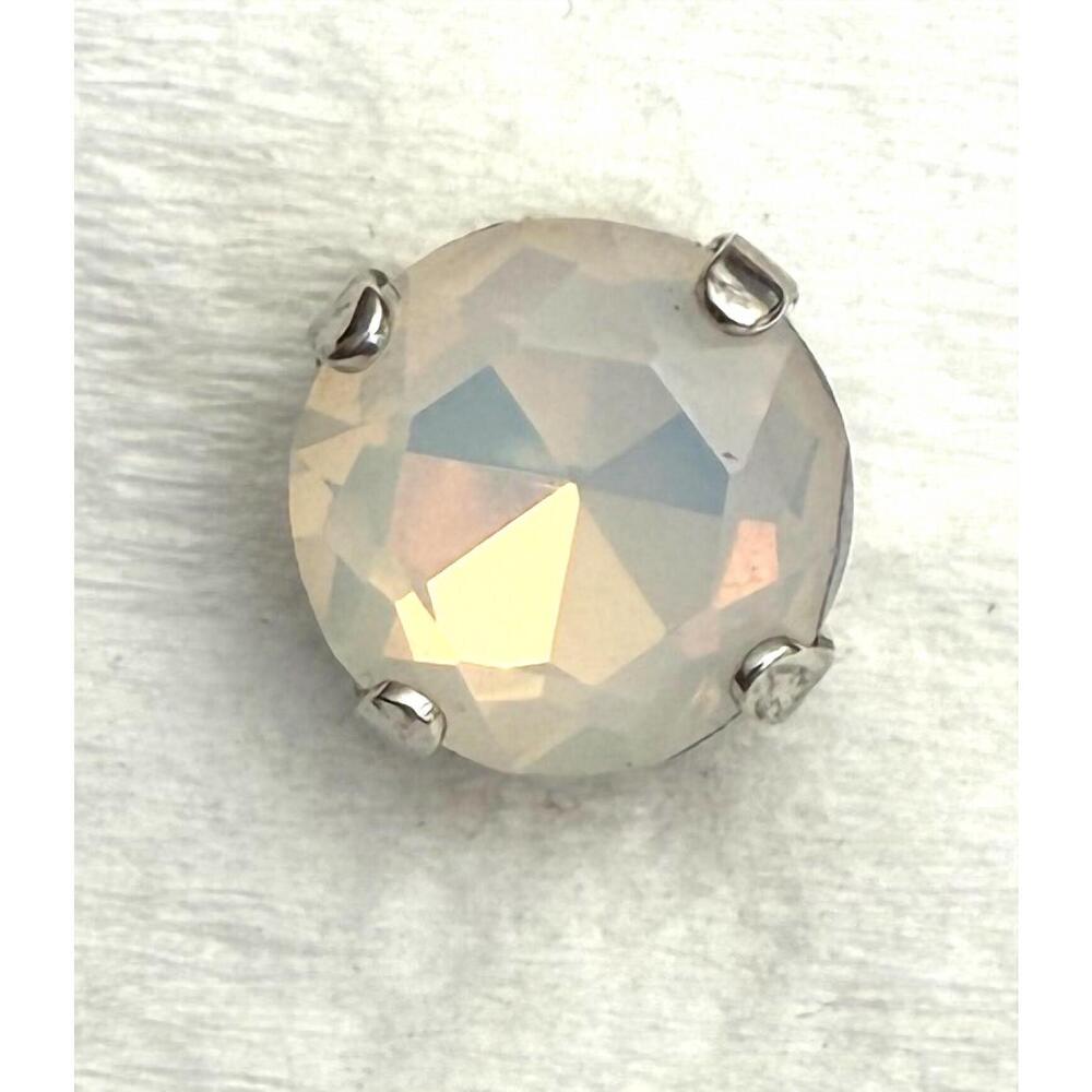 NEW MARIANA women's studs earrings in white